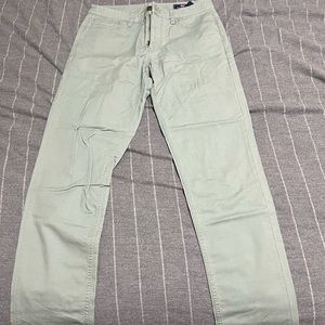 Vineyard Vines Olive Slim Men’s Pants. Size 30, 32.